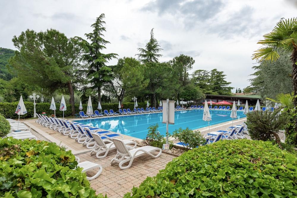 Hotel Royal Garda  Bagian luar foto