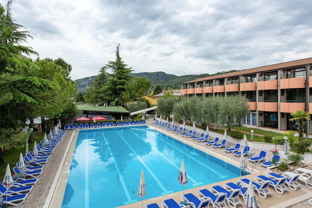 Hotel Royal Garda  Bagian luar foto