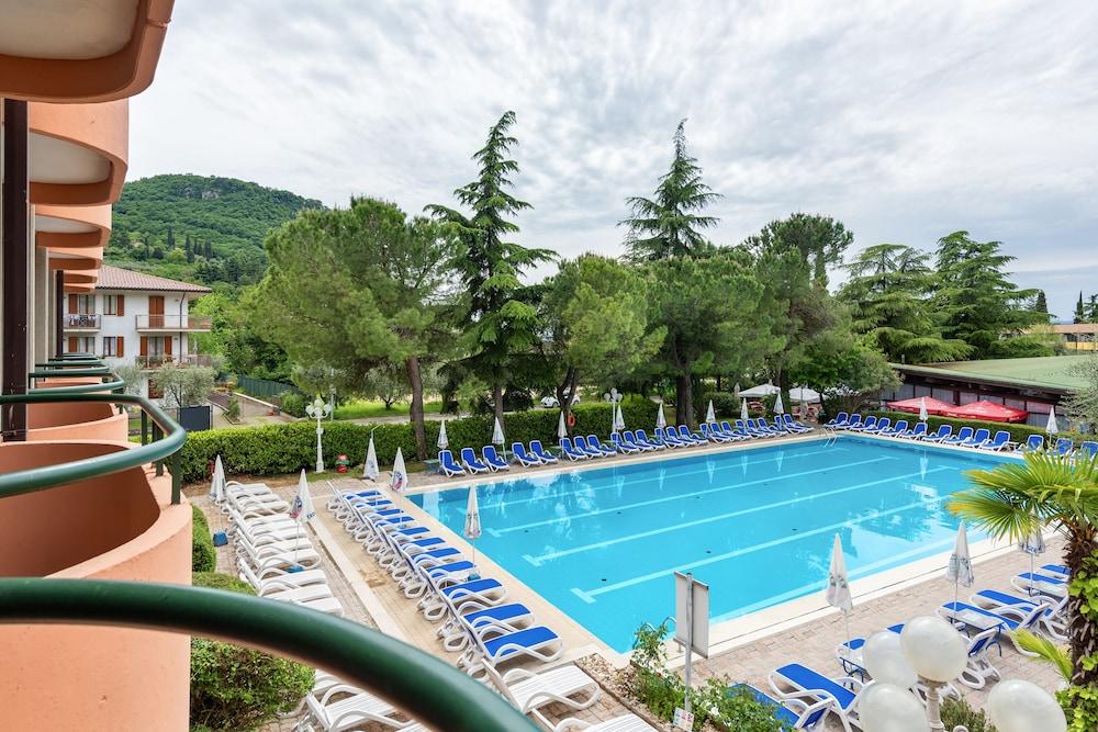Hotel Royal Garda  Bagian luar foto