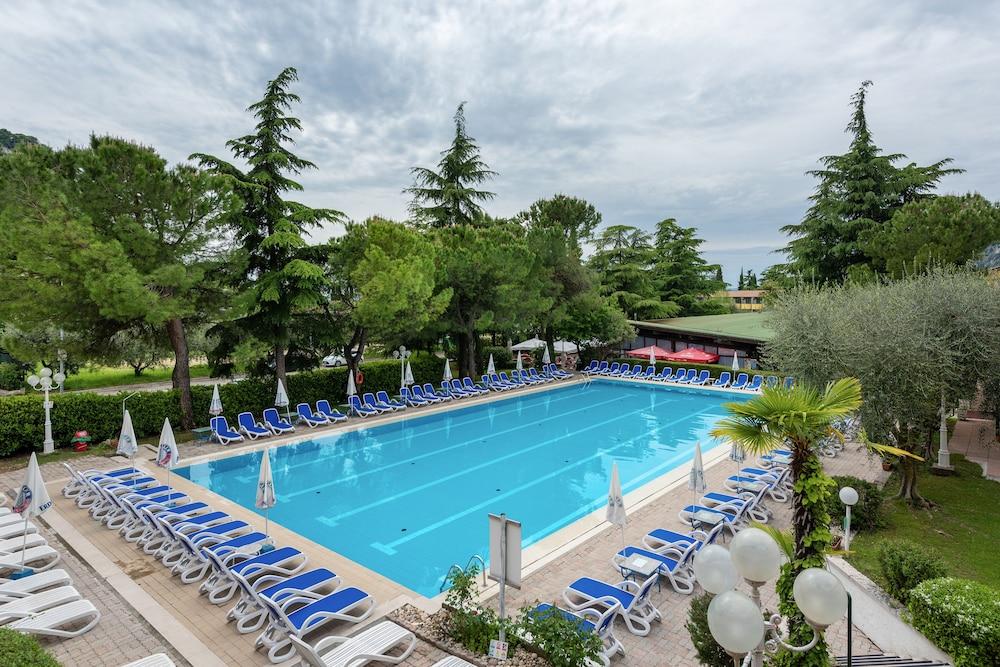 Hotel Royal Garda  Bagian luar foto