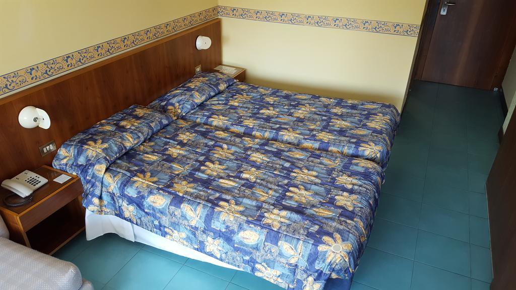 Hotel Royal Garda  Bagian luar foto
