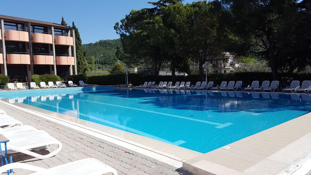 Hotel Royal Garda  Bagian luar foto