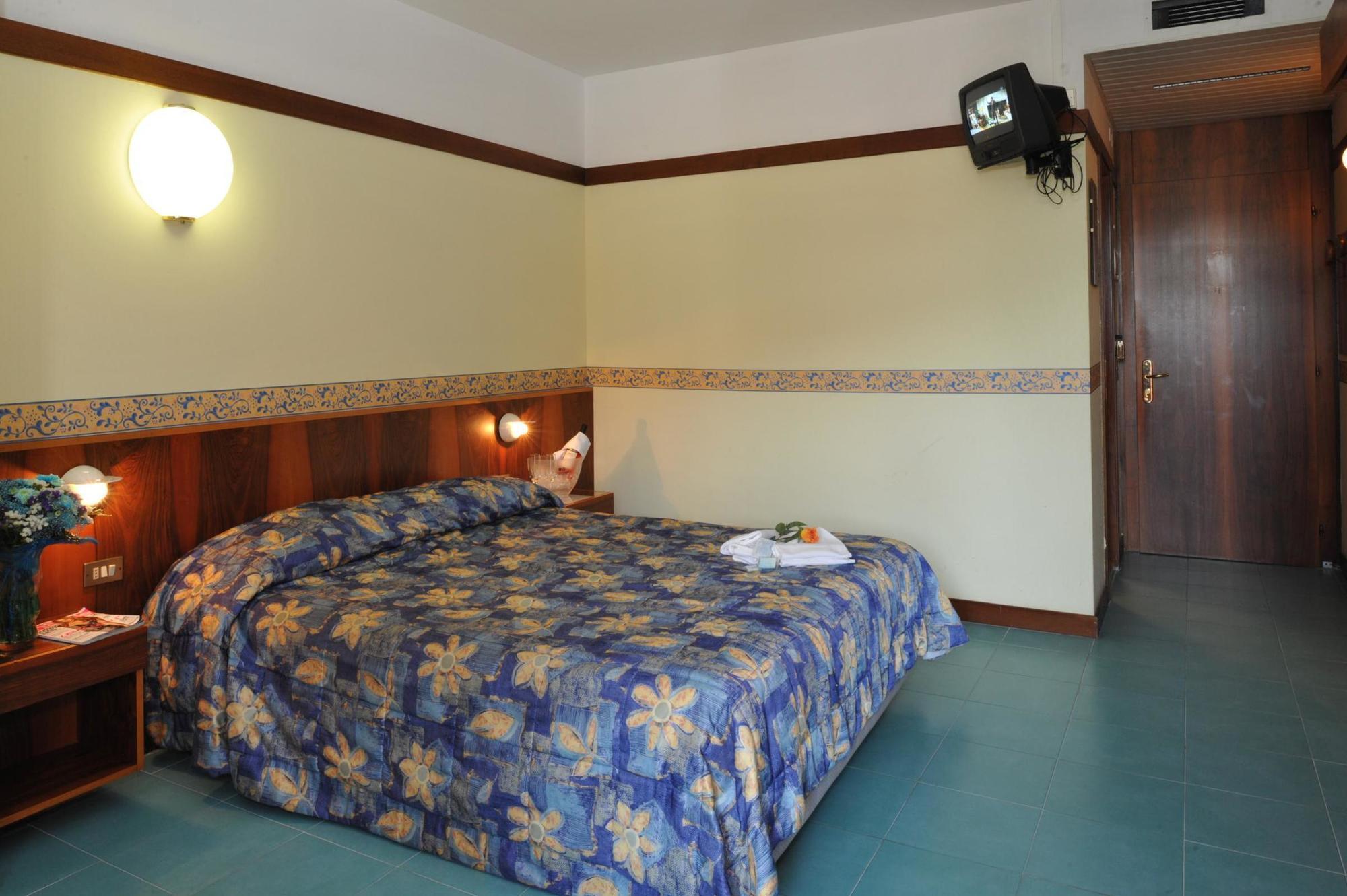 Hotel Royal Garda  Bagian luar foto